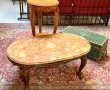 Une table basse plateau marbre : on y jo