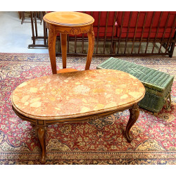 Une table basse plateau marbre : on y jo
