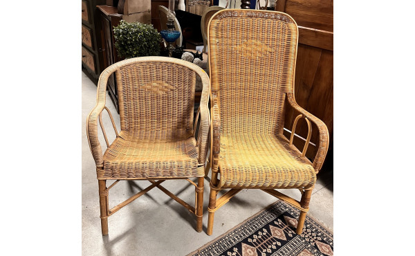 Deux fauteuils en rotin de différents mo
