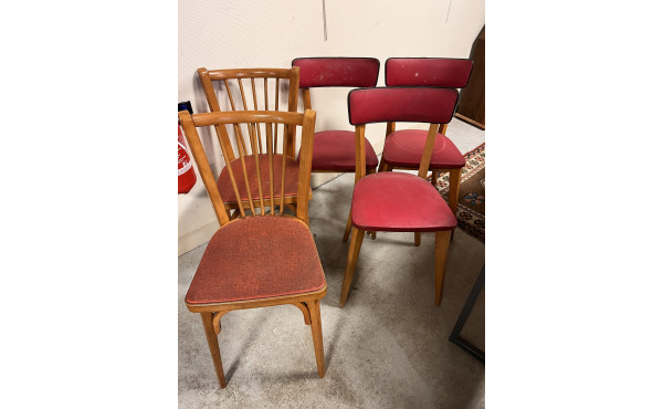 2 séries de chaises en skaï rouge (3 dos