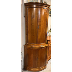 Encoignure ouvrant à 4 portes. H 210 x L