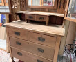 Commode coiffeuse en bois clair ouvrant 