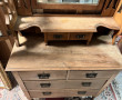 Commode coiffeuse en bois clair ouvrant 