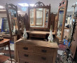 Commode coiffeuse en bois clair ouvrant 