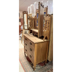 Commode coiffeuse en bois clair ouvrant 