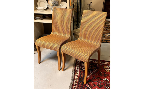 Paire de chaises en bois clair et rotin 