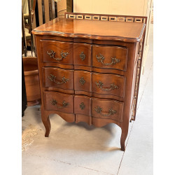 Petite commode ouvrant à 3 tiroirs, faça