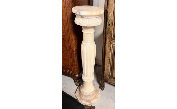 Sellette en albâtre, H100 x diam 24,5 cm