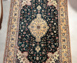 Tapis en laine et soie à décor central d