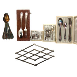 Lot d'argenterie : dessous de plat plian