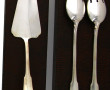 Ensemble de pièces en métal argenté à dé