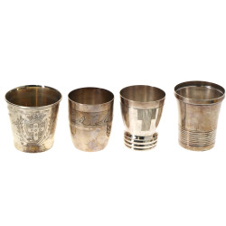 Lot de 4 timbales en métal argenté dont 