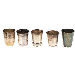 Lot de 5 timbales en métal argenté dont 