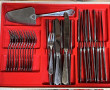 Ménagère en inox en écrin comprenant les