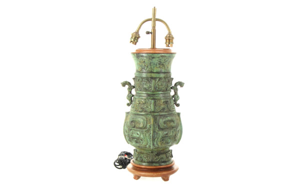 CHINE - Vase en bronze à patine vert ant