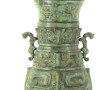 CHINE - Vase en bronze à patine vert ant