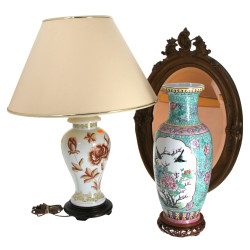 CHINE - Vase en porcelaine à décor d'ois