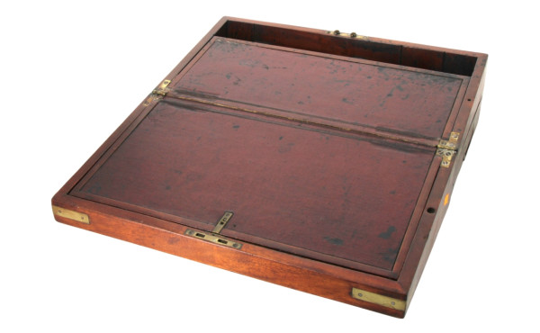 Ecritoire de marine en acajou et laiton,