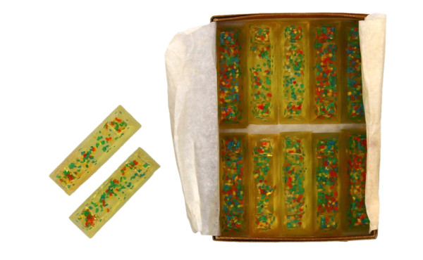 Suite de 12 porte-couteaux en résine, an