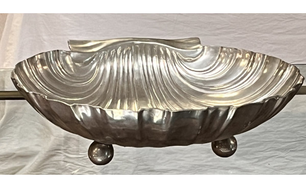 Importante coupe en forme de coquille St
