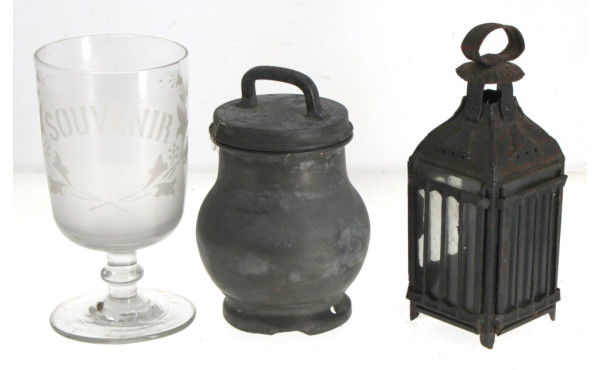 Lot comprenant un grand verre gravé Souv