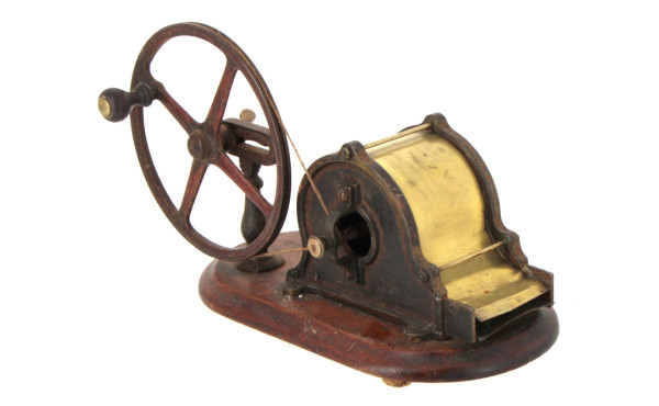 Objet rotatif (ventilateur pour cheminée