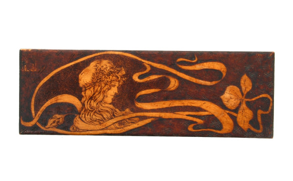 Boite à gants en bois pyrogravé d'époque
