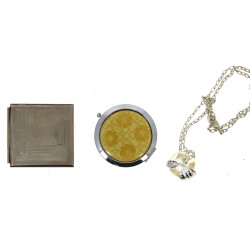 NINA RICCI - Pendentif pomme en métal co