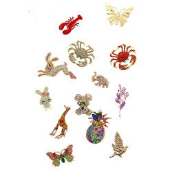Lot de 13 broches fantaisie dont ananas,