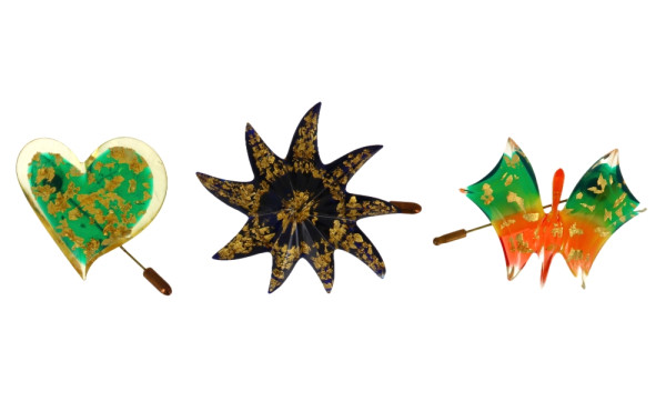 Lot de 3 broches vintages en résine, ann