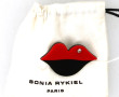 SONIA RYKIEL - Broche lèvre en résine ro