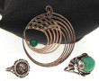 Lot de 2 bagues et un pendentif années 6