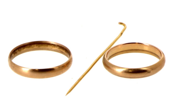 Deux alliances en or jaune 18 cts, plus 