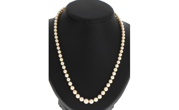 Collier de 71 perles de culture en chute