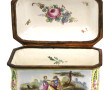 Coffret en faïence fine et métal doré à 