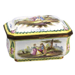 Coffret en faïence fine et métal doré à 