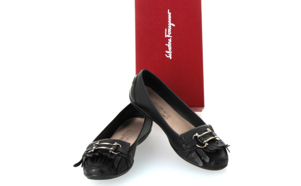 SALVATORE FERRAGAMO - Paire de mocassins