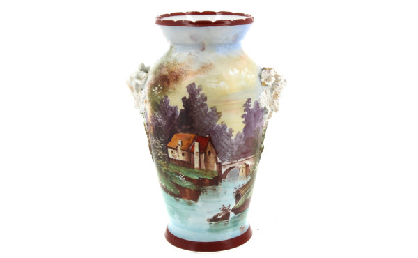 Vase ancien en porcelaine à décor d'un p