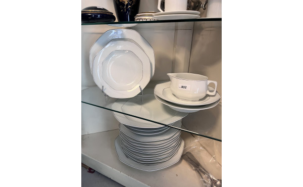 Petit service de table en porcelaine bla