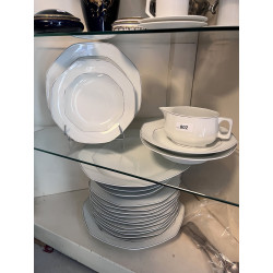 Petit service de table en porcelaine bla