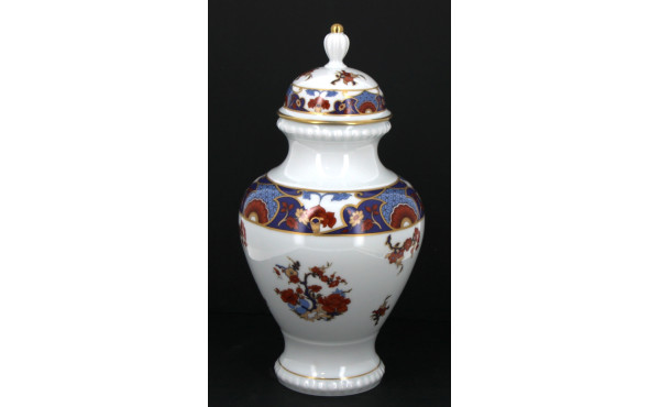 Potiche couverte en porcelaine blanche e