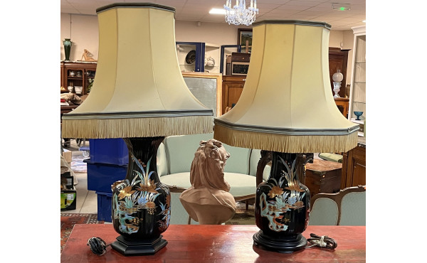 Paire de lampes décoratives dans le goût