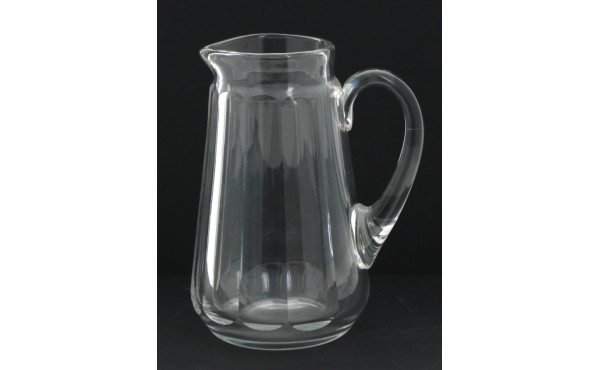 BACCARAT - Broc à eau en cristal, signé,