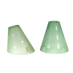 Deux verres de lampe en verre vert tendr