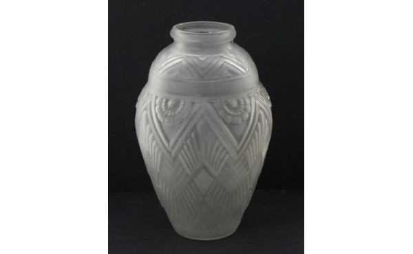 LEUNE - Vase en verre pressé moulé dépol
