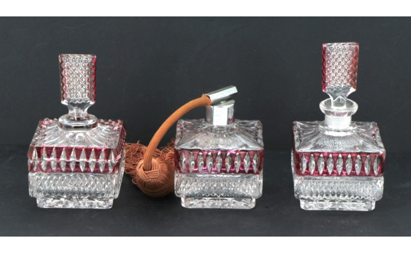 Nécessaire de toilette en verre moulé co