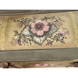 Malle ancienne en bois et ferrure, décor