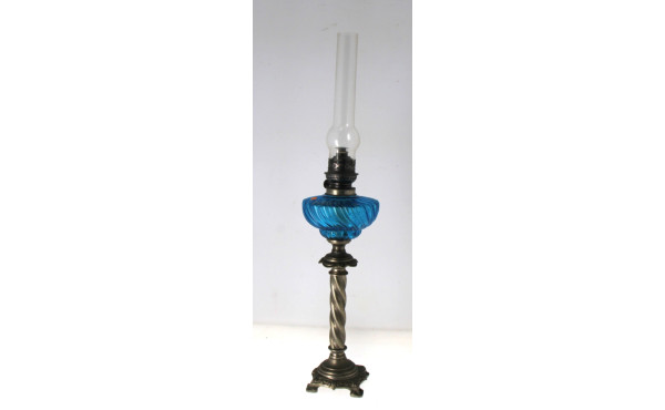 Lampe à pétrole ancienne en métal et rés