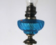 Lampe à pétrole ancienne en métal et rés