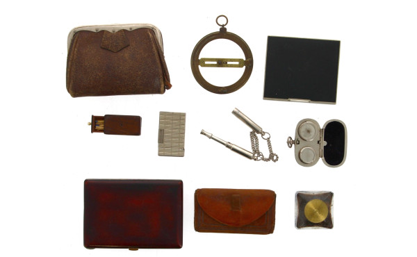 Lot de petits bibelots et objets : un an